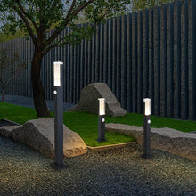 Load image into Gallery viewer, Veracruz outdoor LED tower light in black aluminium, H27cm, front view on exterior wall
